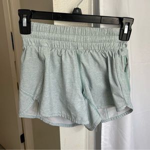 Lululemon hotty hots, RARE not sold anymore, teal mint color size 0, 3 inch tall